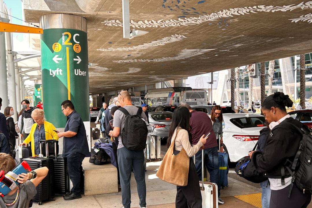 Newsom, Lawmakers Reach Deal to Allow Uber, Lyft Drivers to Unionize