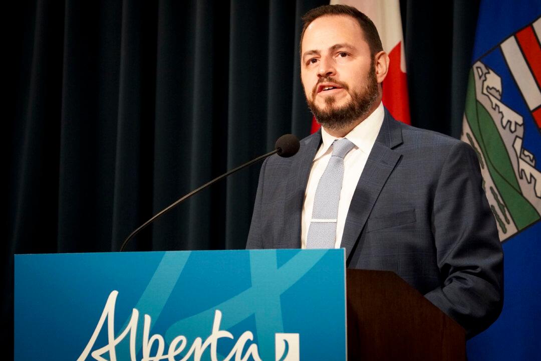 Alberta to Pay Families, Provide Learning Resources If Teachers Go on Strike