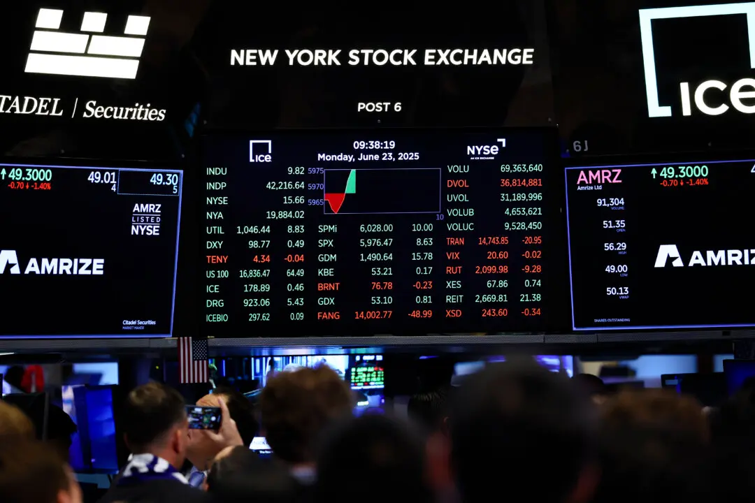 Flows Into US ETFs Cross $1 Trillion at Record Pace, State Street Investment Management Says