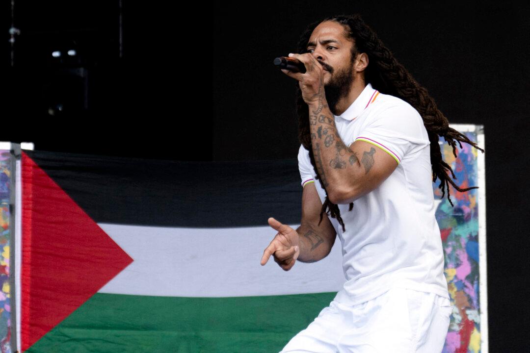 US Revokes Visas for British Punk-Rap Duo Over Anti-Israel Chant