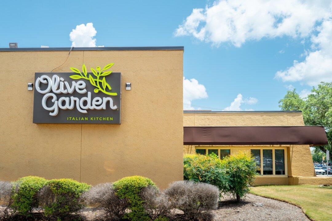 Darden Restaurants Sales Rise Despite Concerns Over Consumer Spending Slowdown
