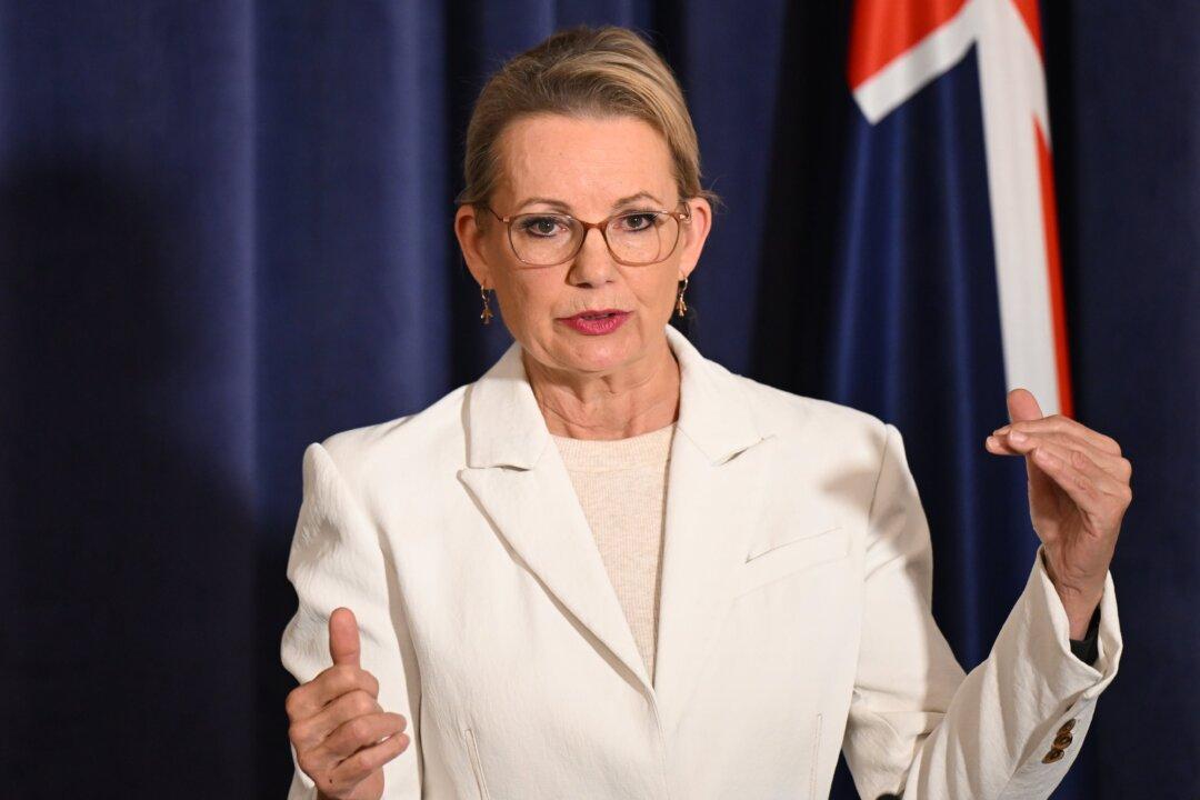 Former Australian Labor Leaders Criticised for Attending CCP Military Parade With Dictators