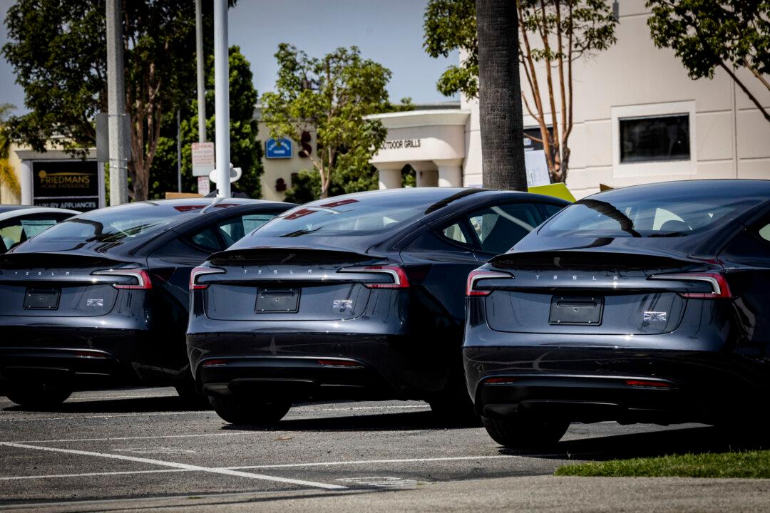 Tesla Shares Surge 4 Percent as Deliveries Rebound in 2nd Quarter