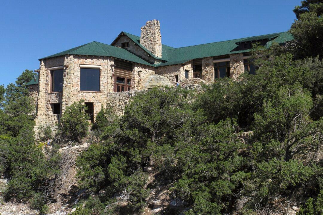 Wildfire Destroys Grand Canyon Lodge, Park’s North Ridge Closed for Season