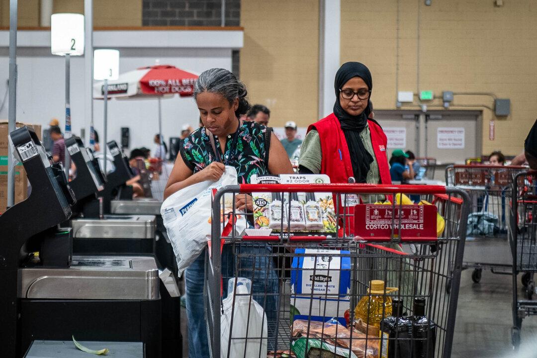 US Annual Inflation Rate Unchanged at 2.7 Percent for 2nd Straight Month
