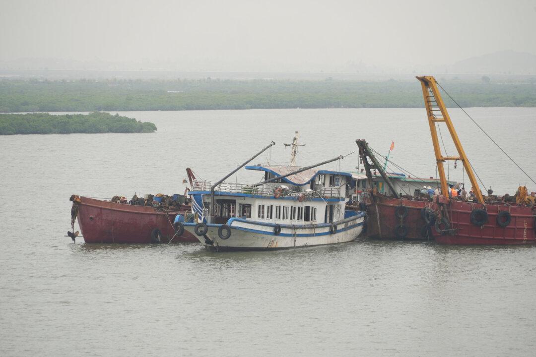Vietnam Tour Boat Survivor Describes His Escape