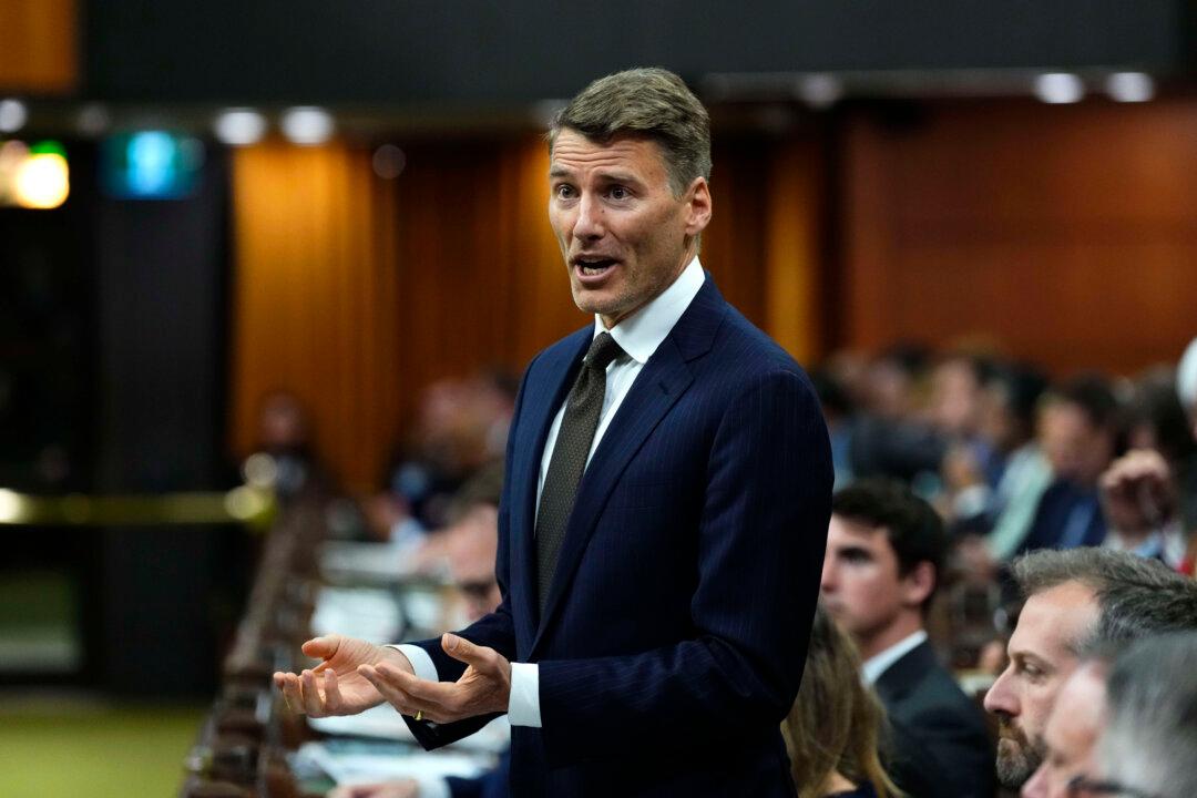 Ottawa Threatens to Pull Toronto’s Housing Funding Over Sixplex Decision