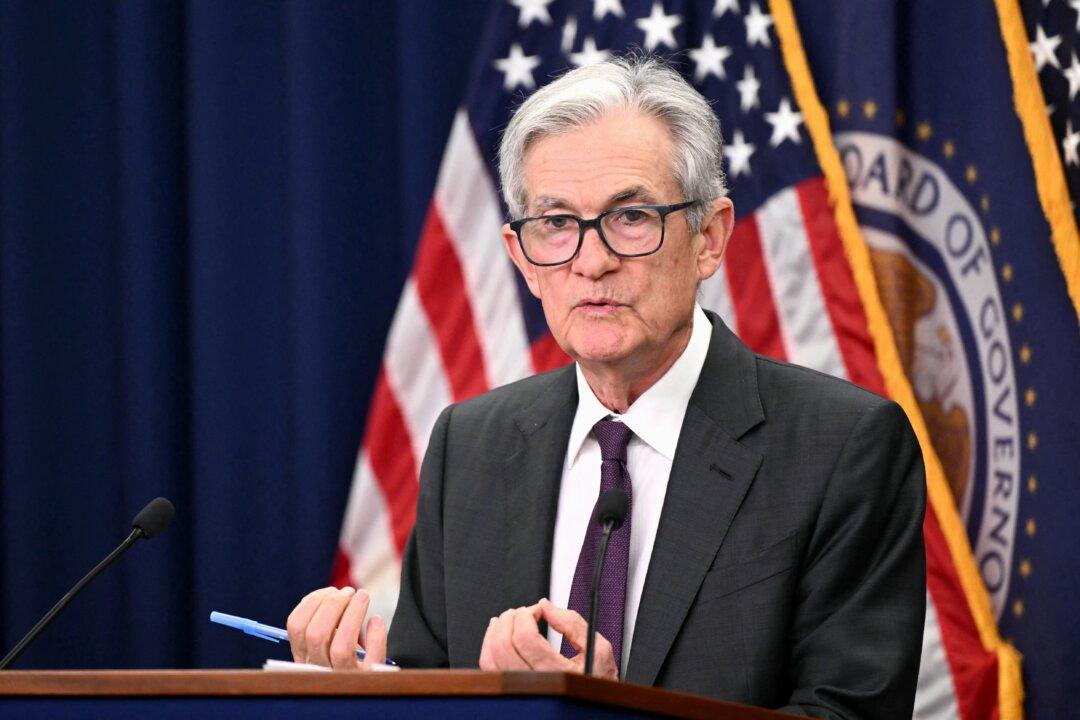 Fed Leaves Interest Rates Unchanged, 2 Officials Dissent