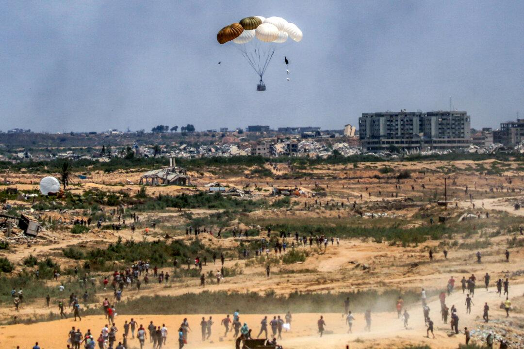 Trump Says Gaza Aid Top US Priority, Defers to Israel on Military Plans