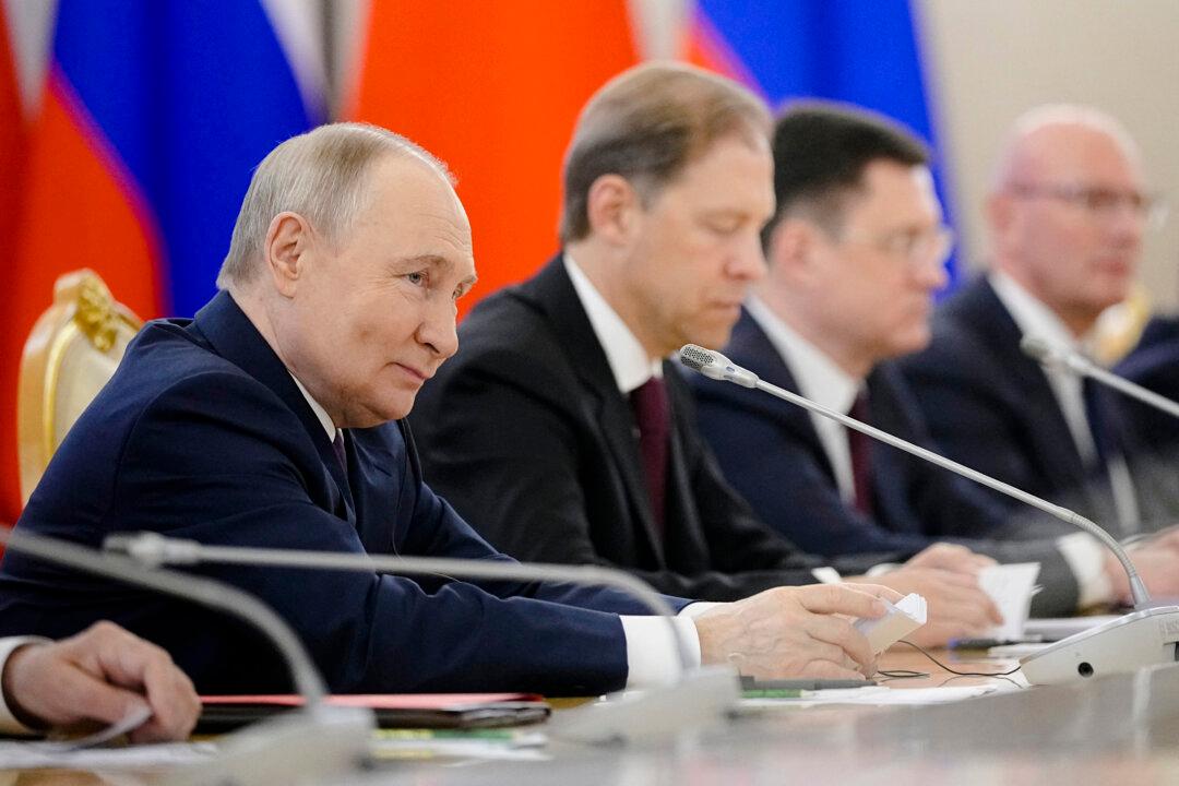 China’s Xi Discusses Ukraine Crisis With Putin as US Deadline Arrives