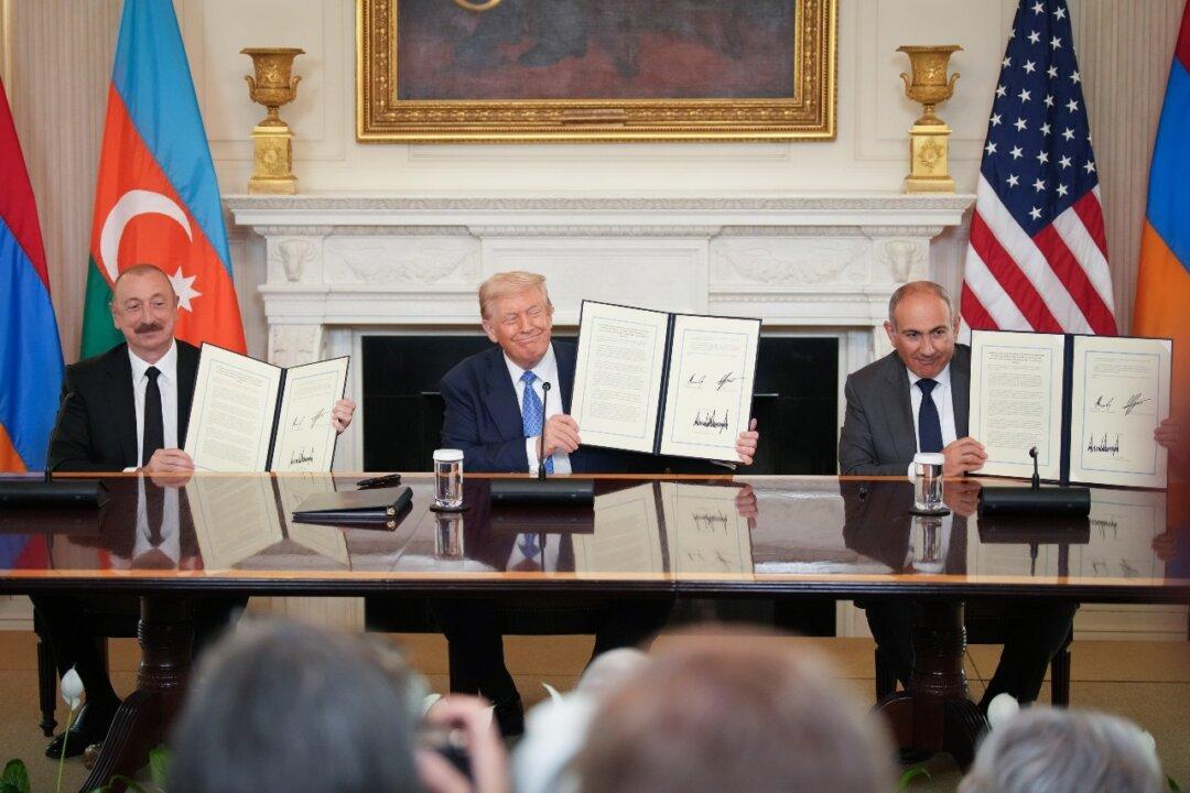 Armenia and Azerbaijan Sign US-Brokered Peace Deal at White House