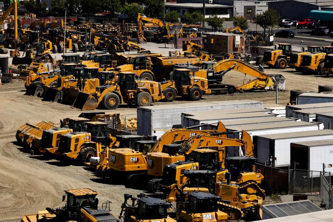 US Manufacturing Continues to Expand as Business Confidence Rises, Price Pressures Ease