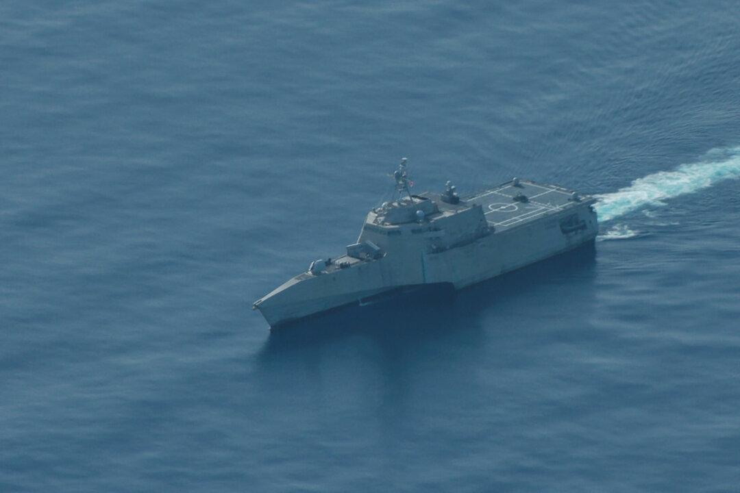 US Sends Warships to Disputed Sea After Chinese Ships Collide