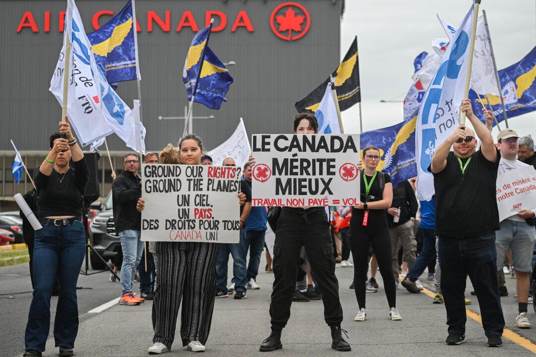 Air Canada Travellers Still Scrambling to Rebook as More Flights Cancelled