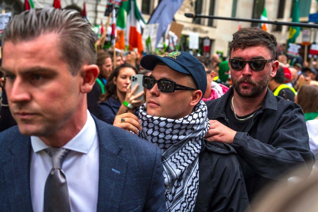 Irish Band Kneecap Barred From Entering Canada for ‘Glorifying’ Terrorism: MP