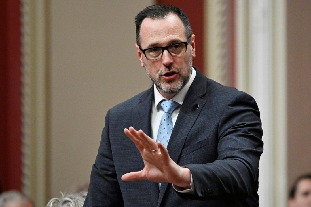 Quebec Government to Consider Banning Face Coverings in Public