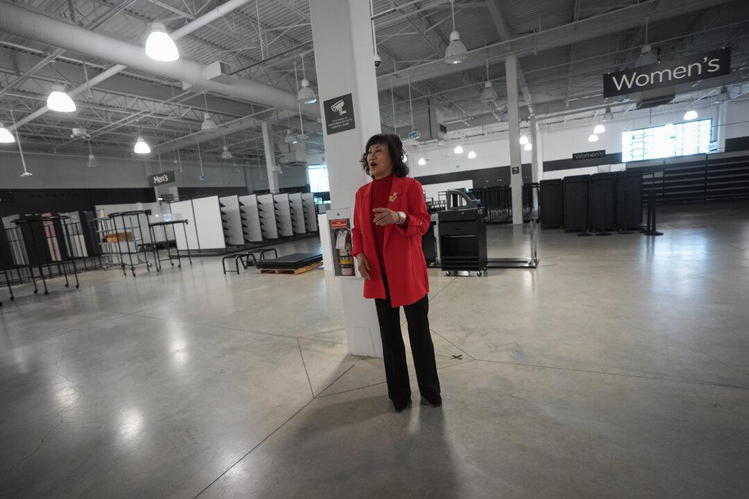 Hudson’s Bay Battle Over Lease Sale to BC Billionaire Could Set Precedent: Lawyer