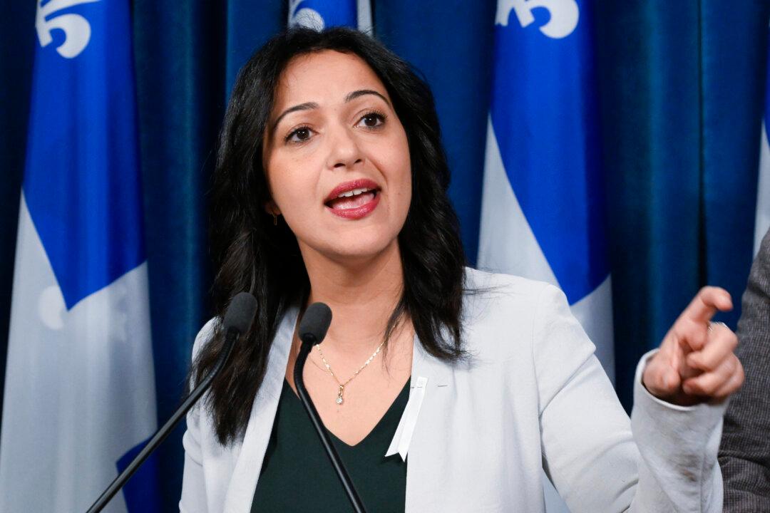 Moratorium Called on New Digital Transformation Contracts by Quebec Government