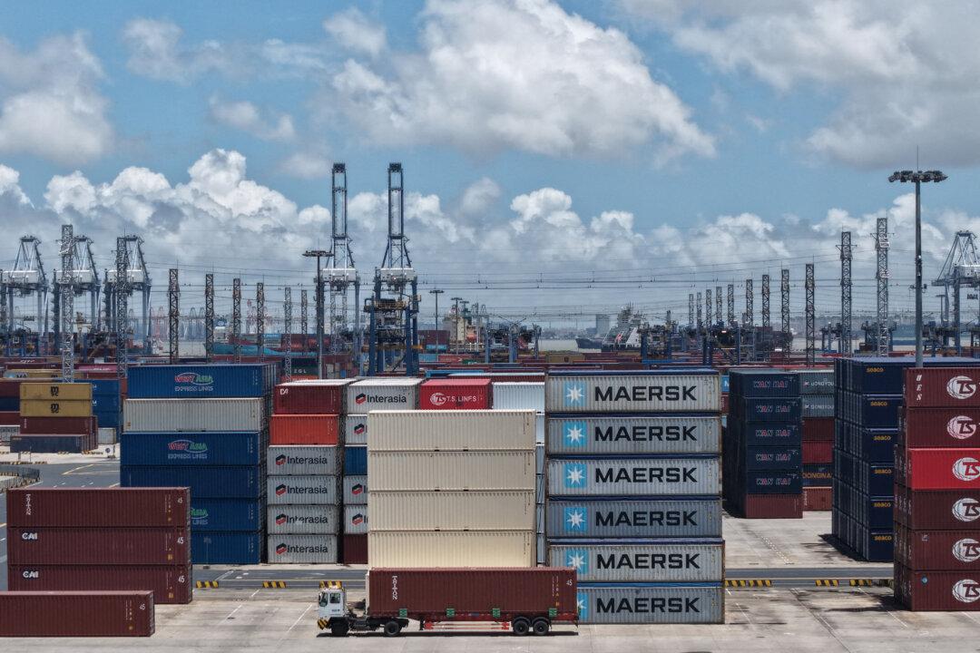 Chinese Exports to US Plunged 33 Percent in August