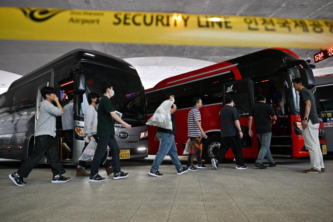 US Says South Koreans Can Work at Sites Under Existing Temporary Visas: Seoul