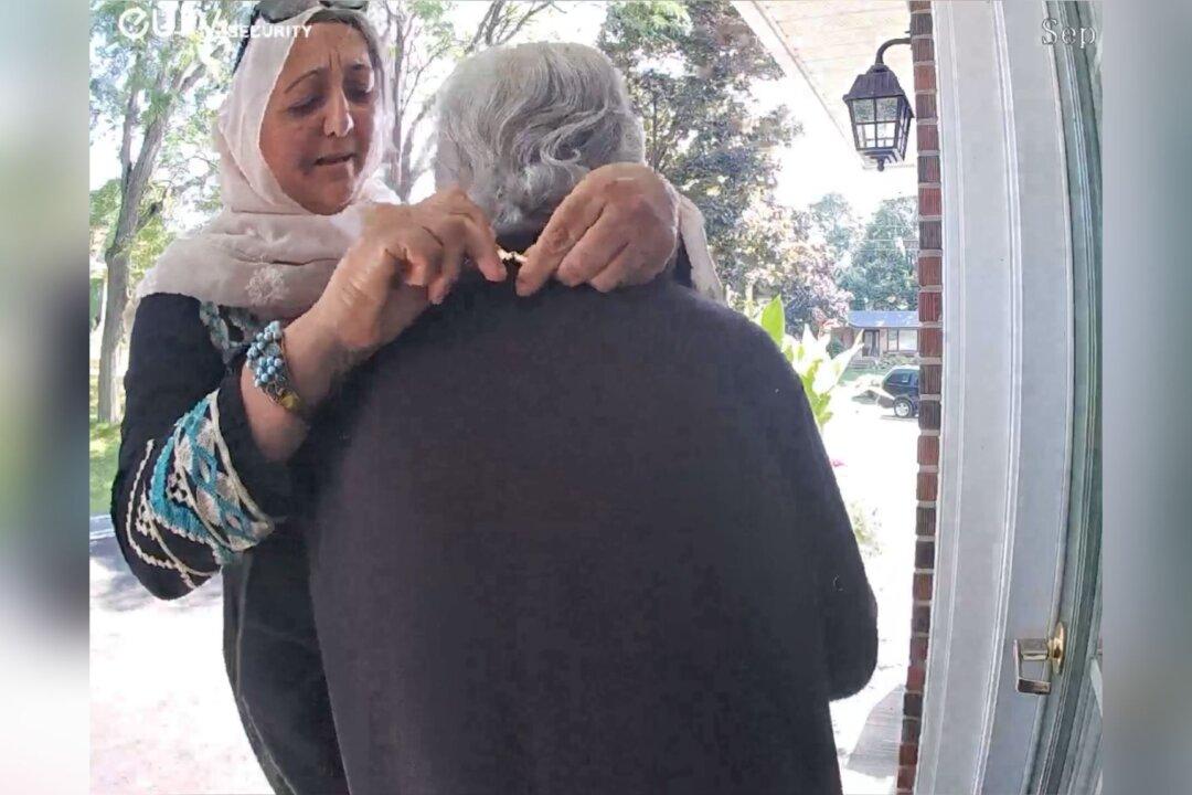 Video Captures Ontario Senior Being Robbed Outside Her Home