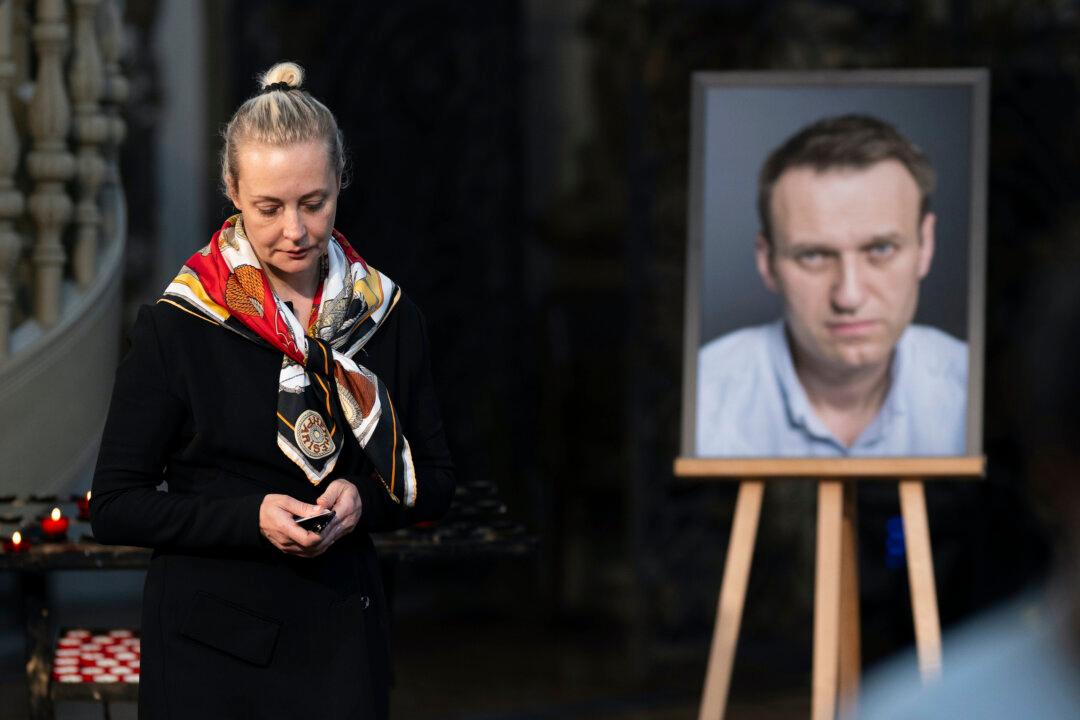 Alexei Navalny’s Widow Says Lab Reports Show Her Husband Was Poisoned