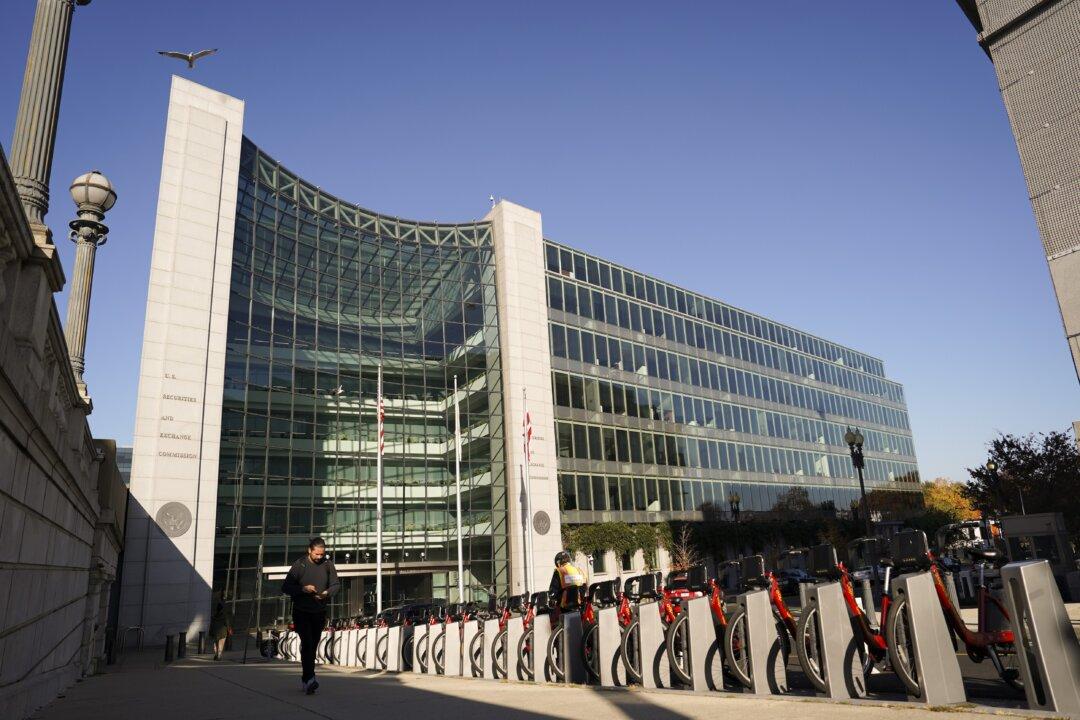 SEC Backs Trump’s Proposal to Shift Earnings Reports From Quarterly to Semiannual