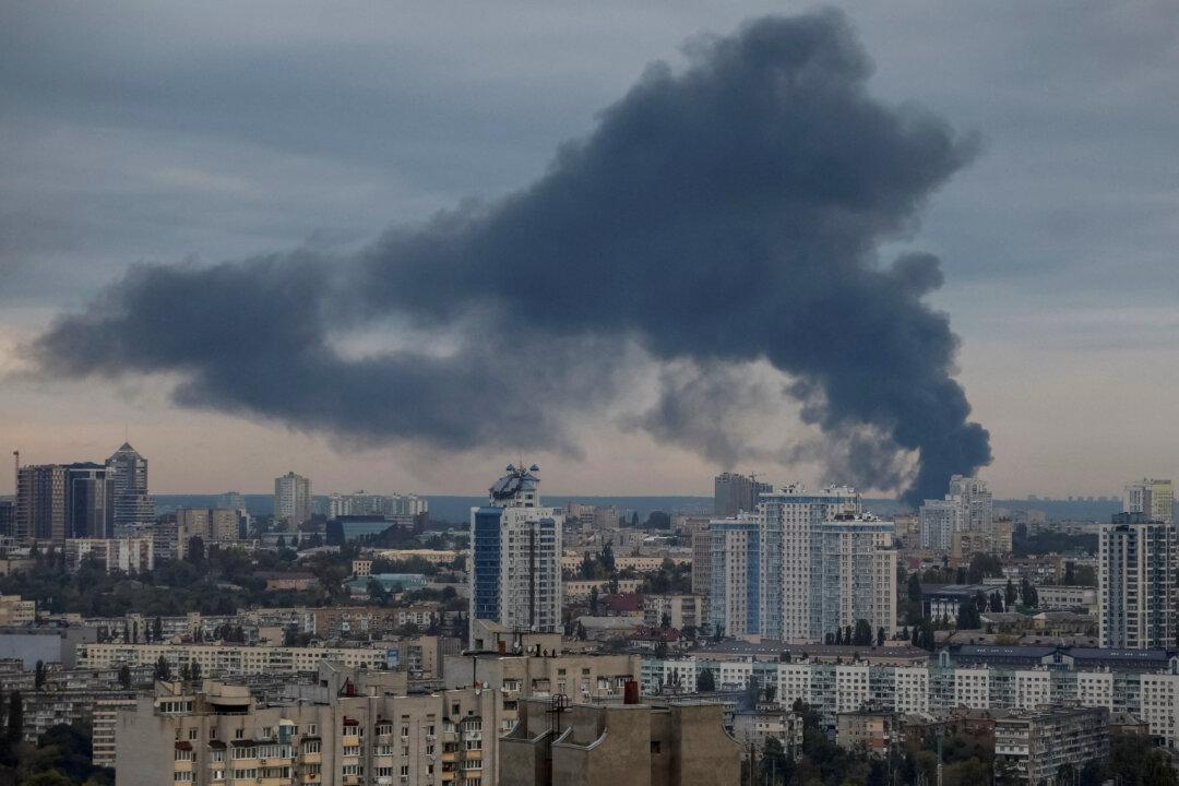 Russian Strikes Cut Power Across Kyiv, Wound at Least 12