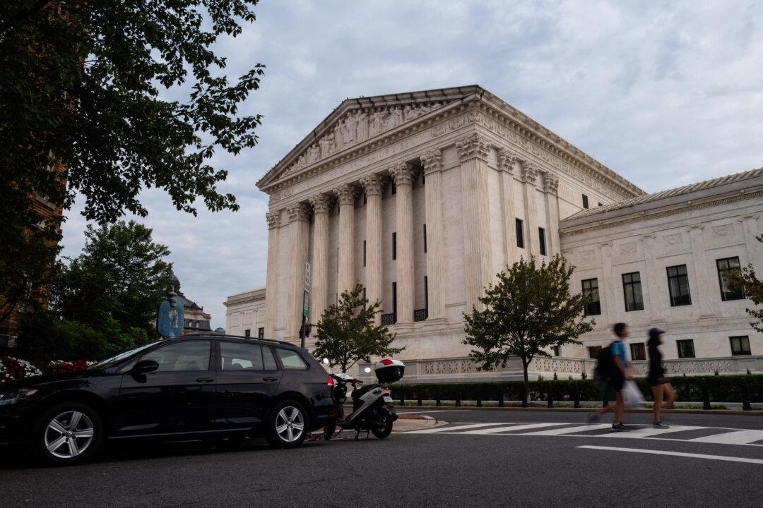 Supreme Court Allows Trump to Temporarily End Protected Status for Venezuelans