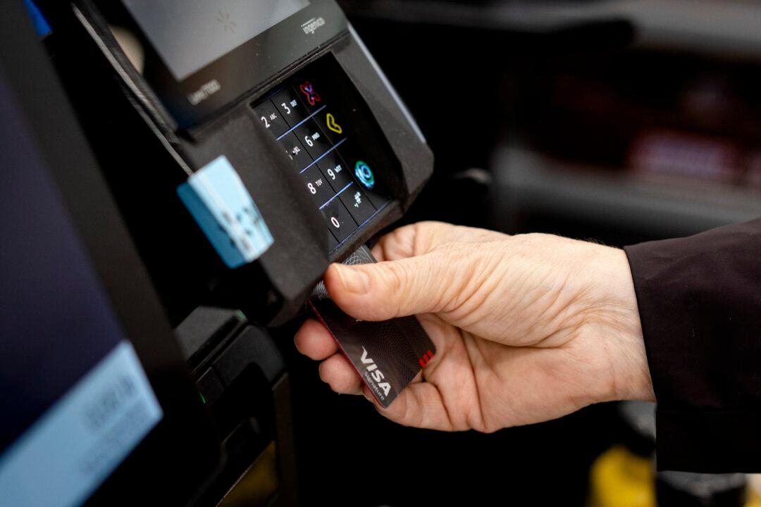 Credit Card Use in US Records Sharp Decline