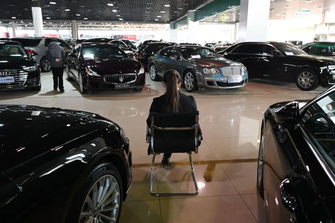 Beijing, It Seems, Hopes That Used Car Salespeople Can Save China’s Economy