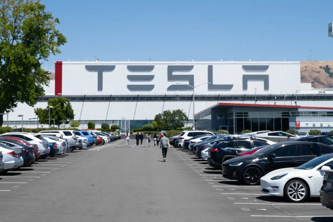 Average New Car Price Surpasses $50,000, Breaks Record: Kelley Blue Book