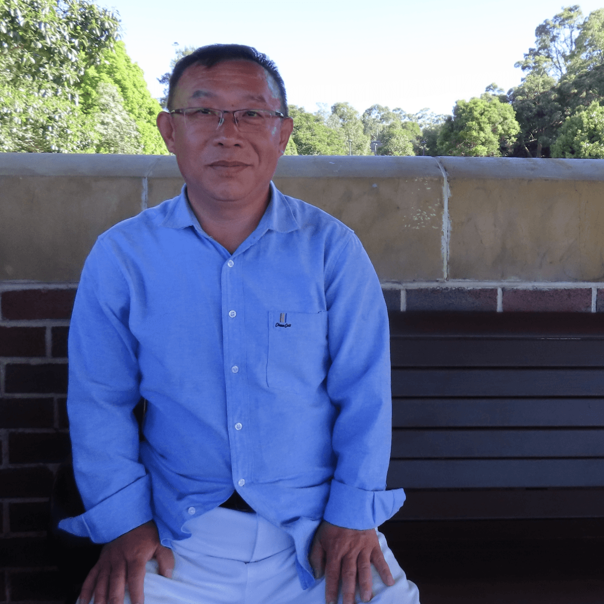 Liu Xueming, an asylum seeker in Australia, recounted what he learned from a corneal disease specialist in China to The Epoch Times on Oct. 11, 2025. (Cindy Li/The Epoch Times)