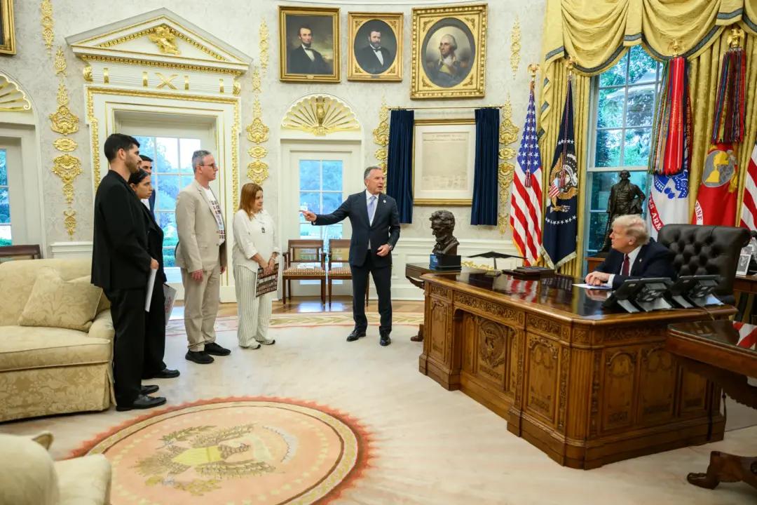 Witkoff Recalls Trump’s Emotional Reaction When Freed Israeli Hostages Visited Oval Office