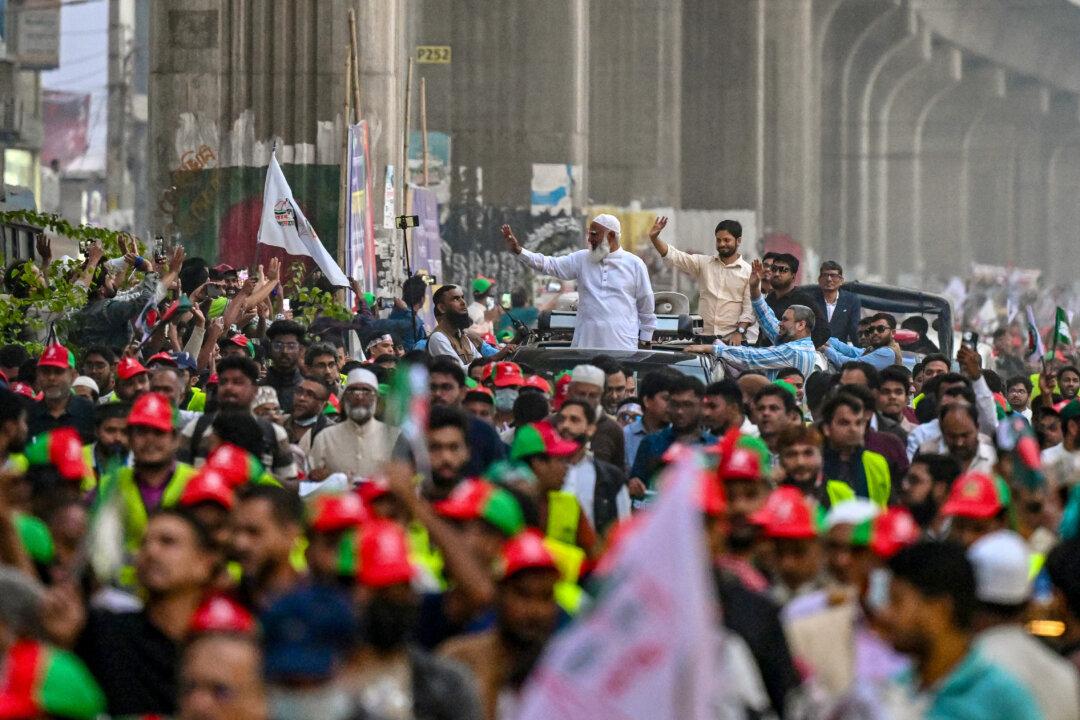 TOPSHOT - Shafiqur Rahman (C), Jamaat-e-Islami party leader waves to supporters during a rally on the final day of campaigning in Dhaka on February 9, 2026 ahead of the country's general election on February 12. Bangladesh's election campaign entered its final day on February 9 before this week's vote, with rival parties invoking the 2024 uprising that ended the autocratic rule of Sheikh Hasina. (Photo by Munir UZ ZAMAN / AFP via Getty Images)