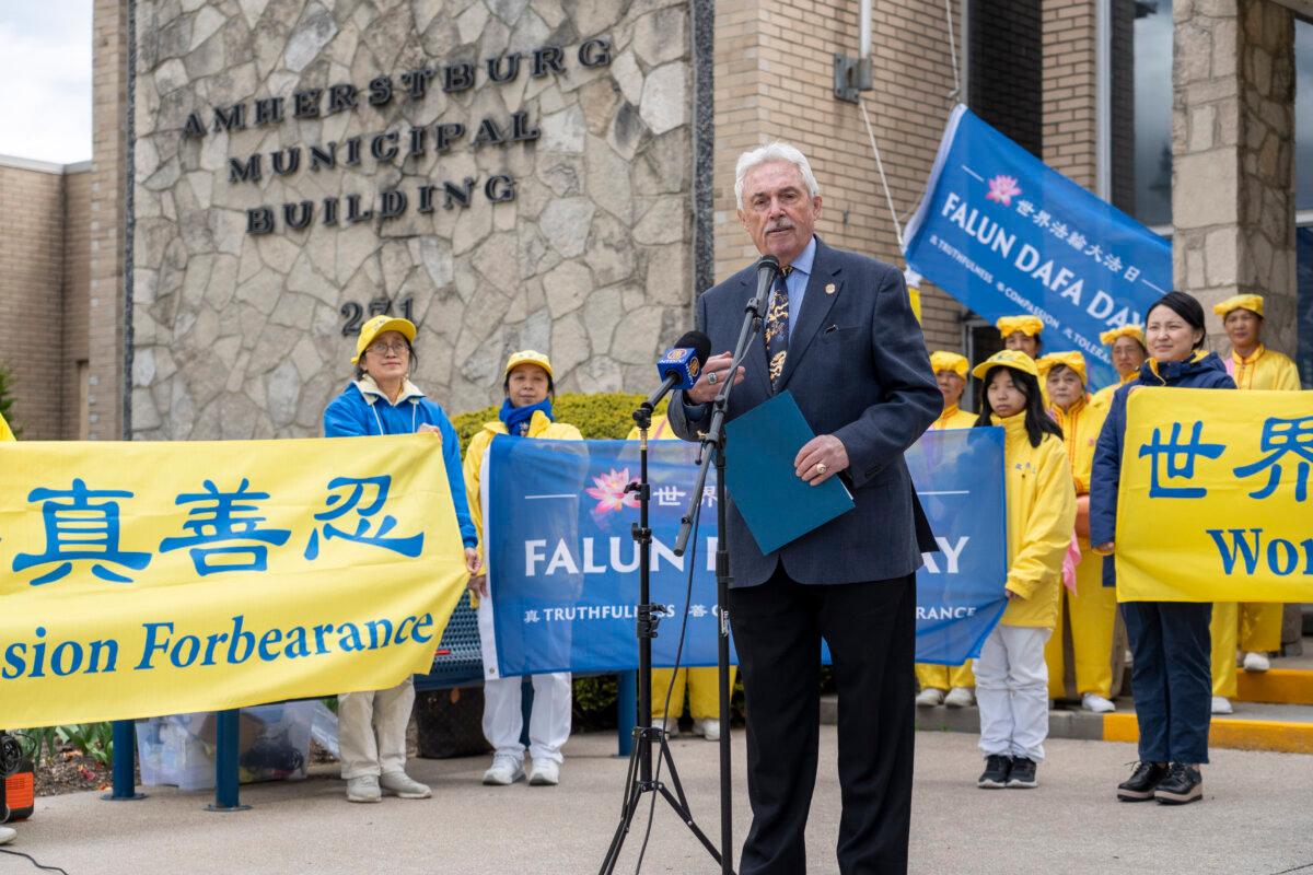 Michael Prue, mayor of Amherstburg, Ont., speaks at a Falun Dafa flag-raising ceremony outside the Amherstburg municipal building on April 30, 2026. (Evan Ning/The Epoch Times)