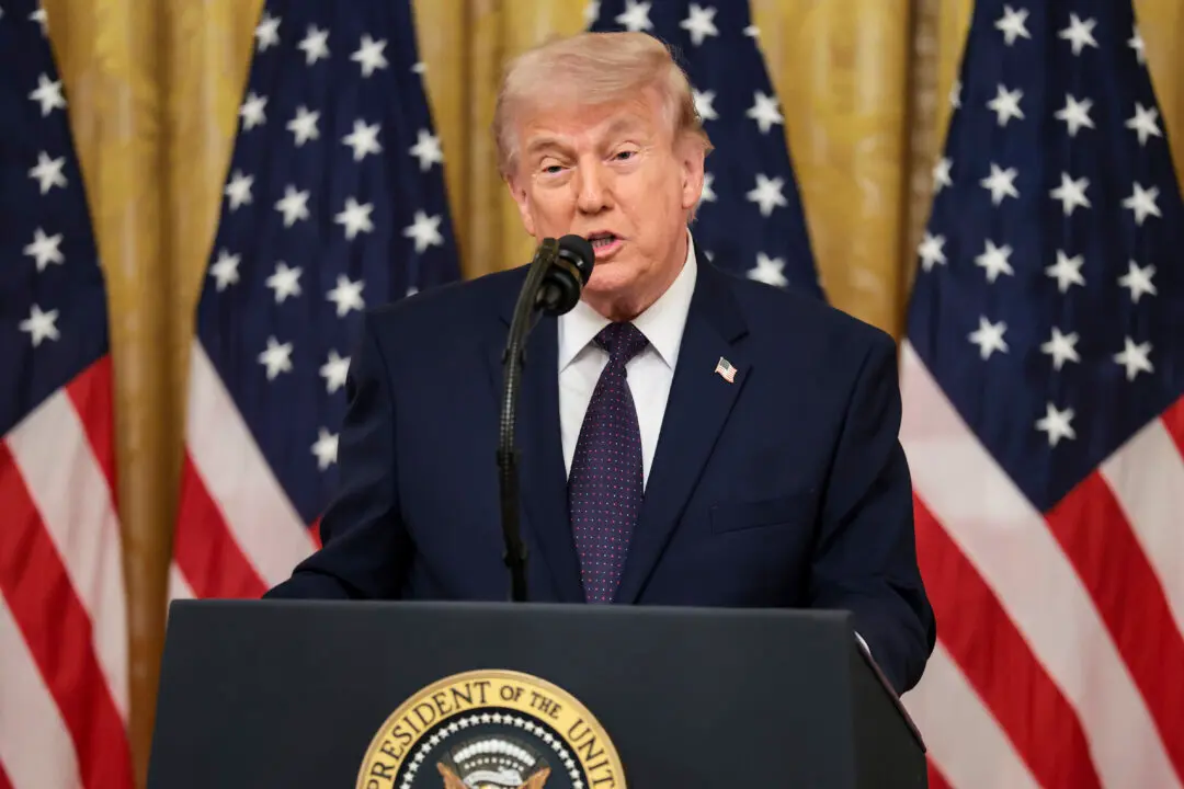 Trump Criticizes Iran, Calls Media Reports About Deal ‘Fake News’