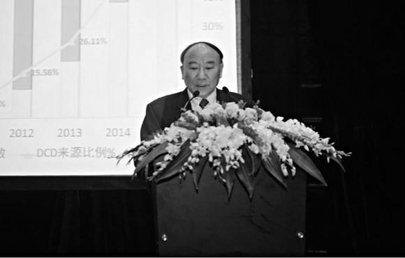 Zheng Shusen, a liver surgeon at Zhejiang University's First Affiliated Hospital, gives a presentation at a liver transplantation conference in Chengdu, Sichuan Province, on Nov. 21, 2015. (haodf.com)