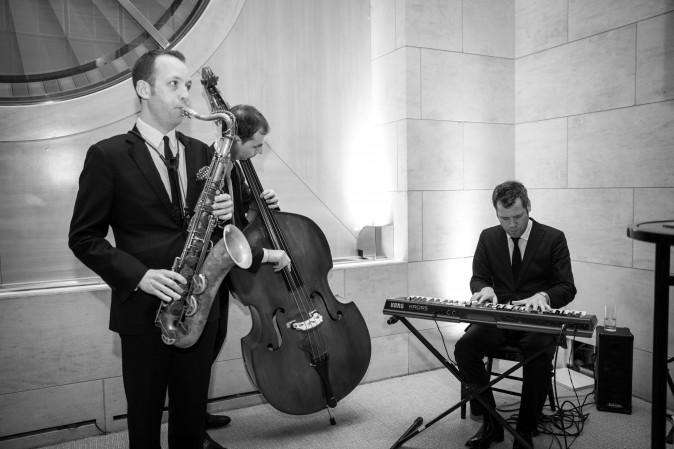 A jazz band plays at the celebration of the opening of Berkshire Hathaway HomeServices New York Properties hosted at the Four Seasons Hotel New York on April 26, 2017. (Benjamin Chasteen/The Epoch Times)