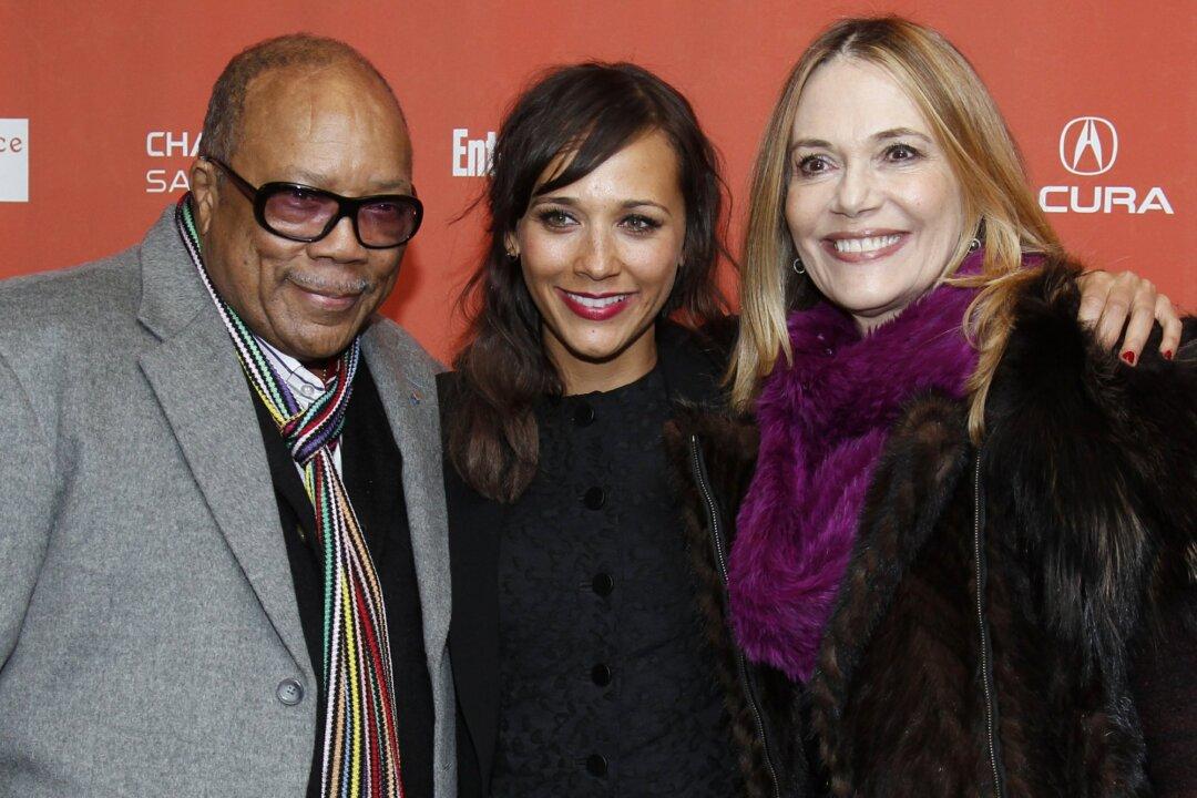 Actress Rashida Jones Salutes Her Father, Quincy Jones, as a ‘Culture Shifter’