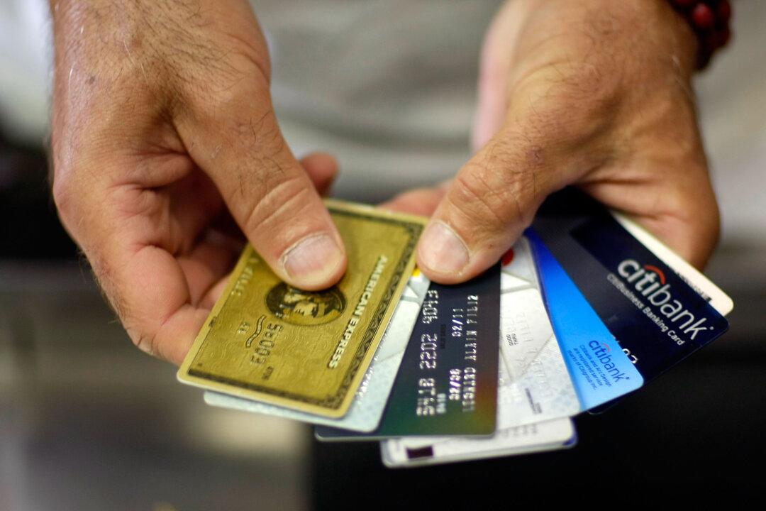 US Household Debt Soars to $17.7 Trillion in 1st Quarter: New York Fed Data