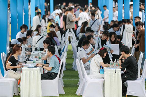 China’s Surge in Post-Graduate Studies Could Worsen Unemployment: Experts