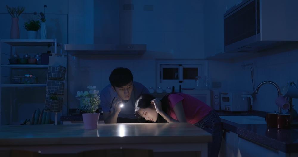 The Best Emergency Light Sources for a Power Outage