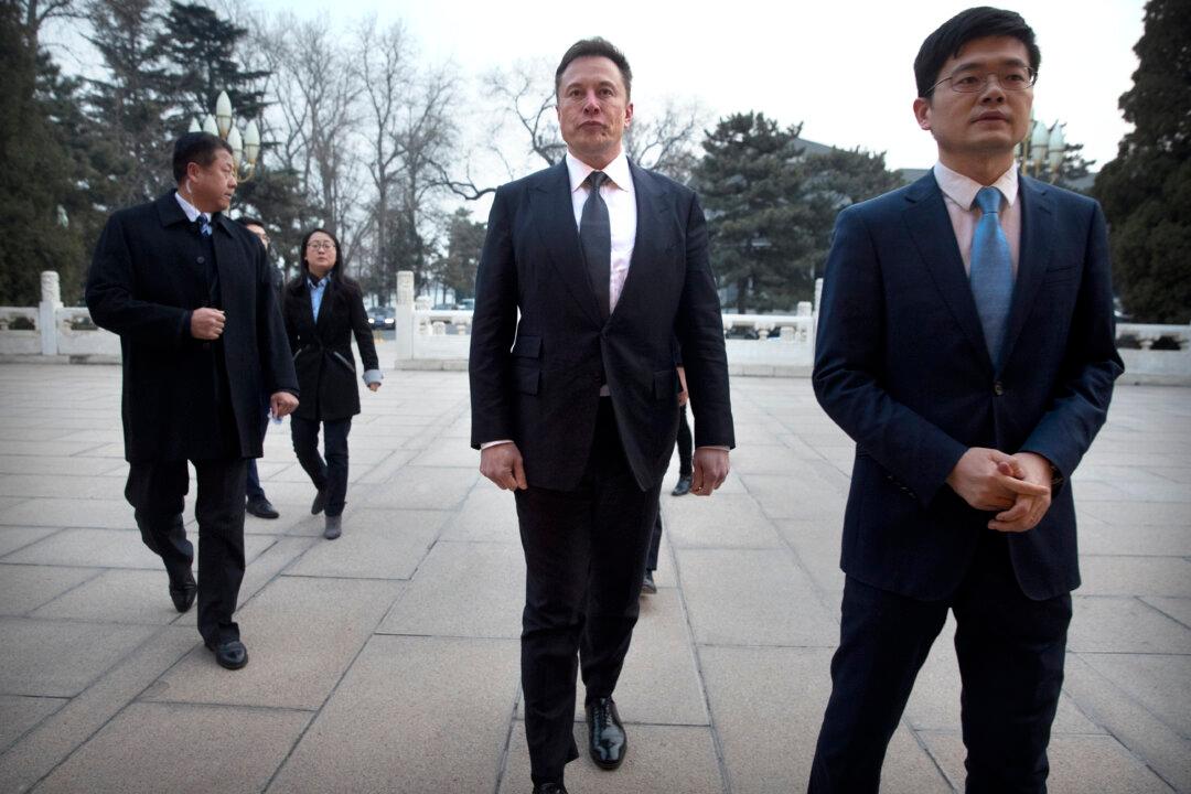 Musk Visits China to Talk Tesla a Week After Canceling India Visit