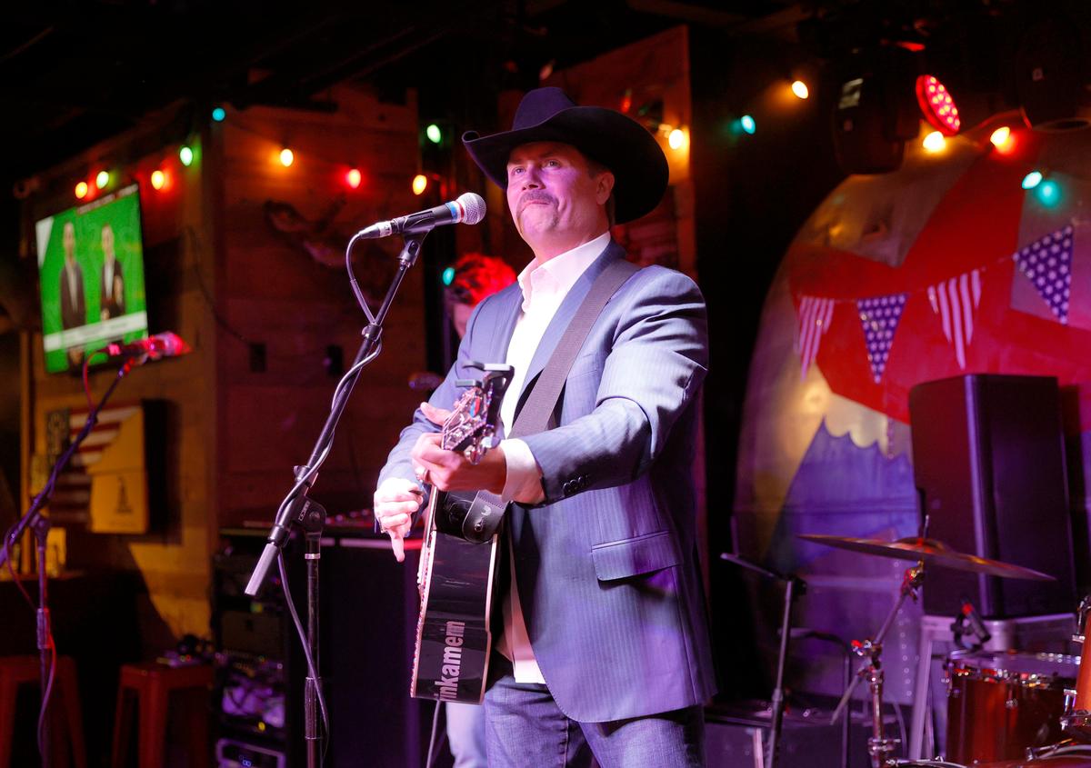 John Rich Organizes Concert Event to Honor UNC’s Flag Defenders
