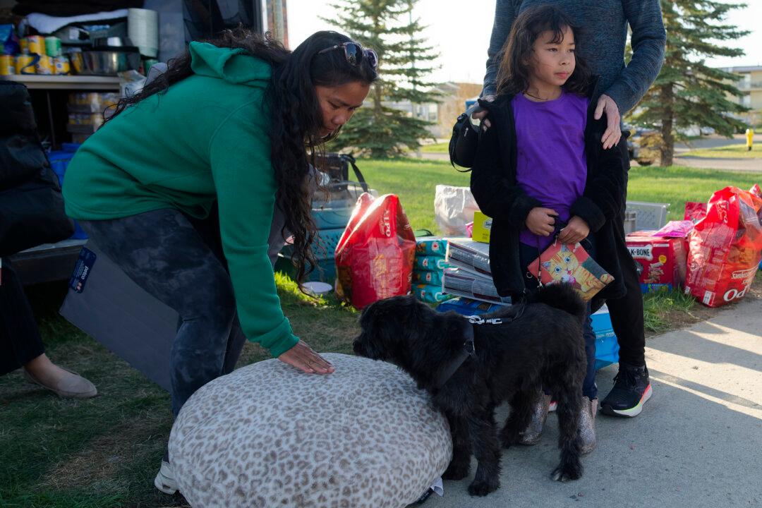 ‘Tight-Knit’ Communities Rally to Help Grateful Fire Evacuees in Northern BC, Alberta, Manitoba