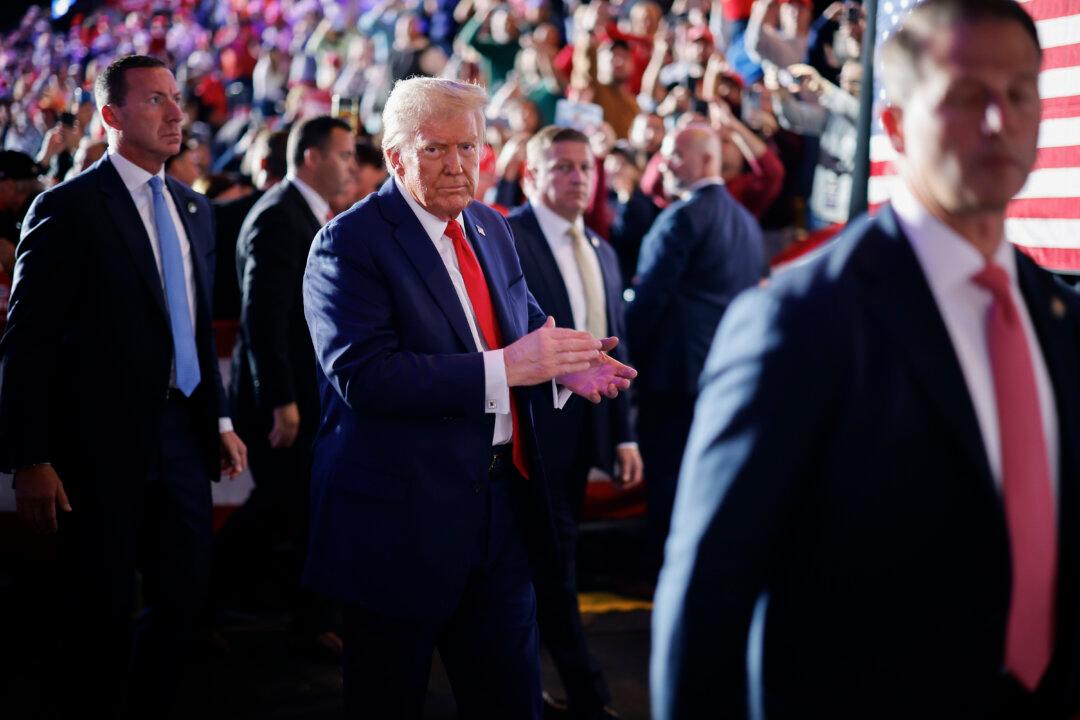 Trump Takes His Time With Secret Service Director Choice