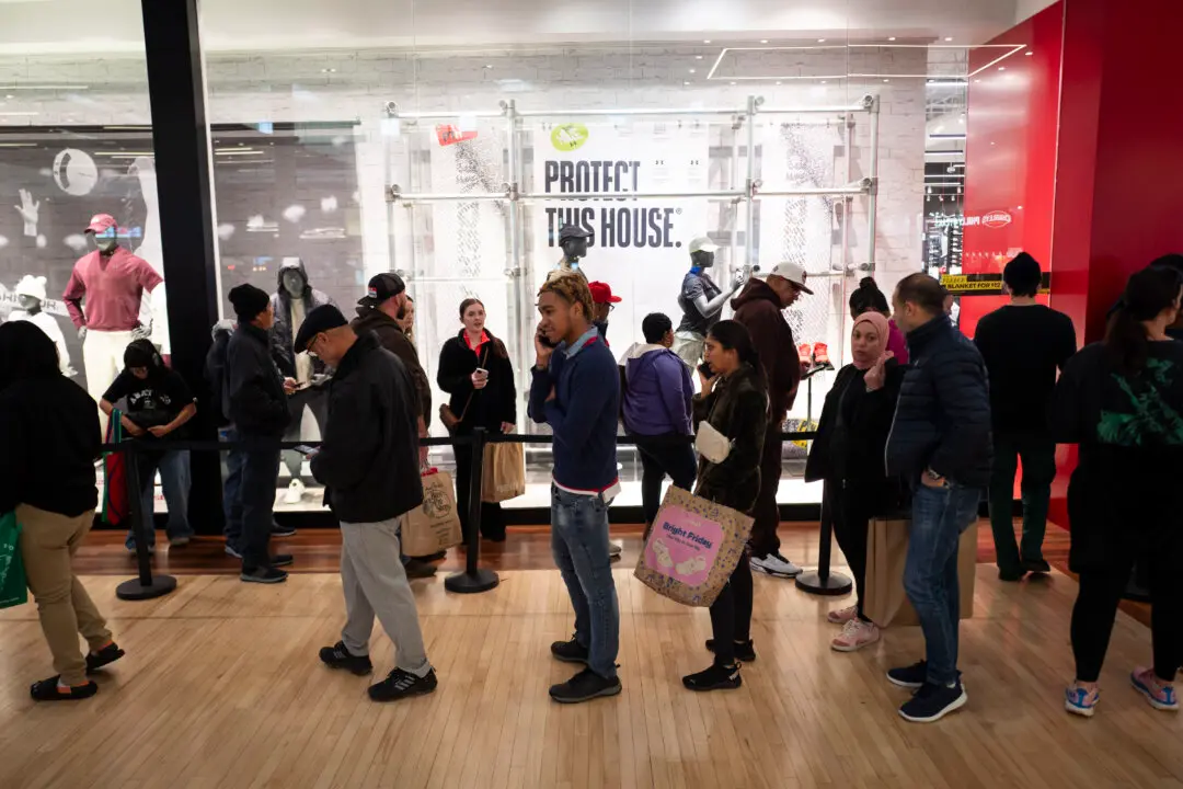 From Tax Cuts to Tariff Stability—US Economy Poised for Solid Growth in 2026