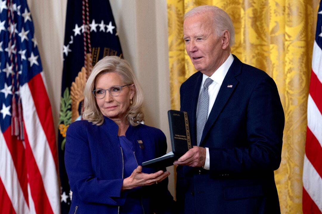 Biden Awards Presidential Citizens Medal to 20, Including Liz Cheney