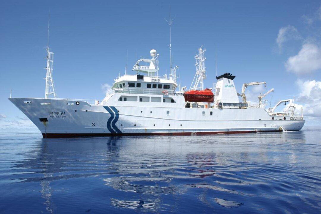 South Korea Confronts China Over Erecting Steel Structure in Disputed Maritime Zone